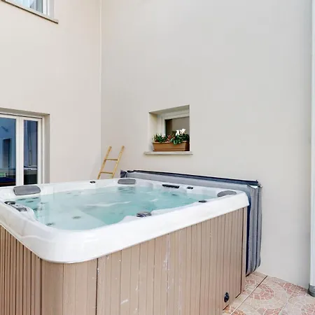 La Recrée Toulousaine Clim&spa-12 Couchages *
